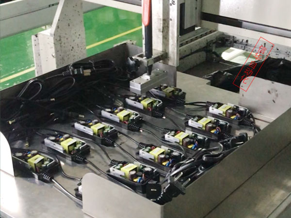 全自動點(diǎn)膠機(jī)